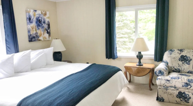 Номер Classic с видом на сад Churchill Pointe Inn