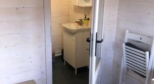 WOMOCAMP Holzhütte 1, Rezervasyon Kamp Alanı Saulkrasti Pieriga