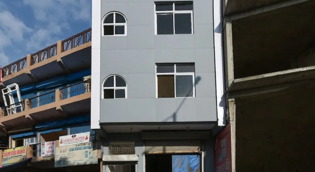 OYO 16687 Hotel Crystal Leaf