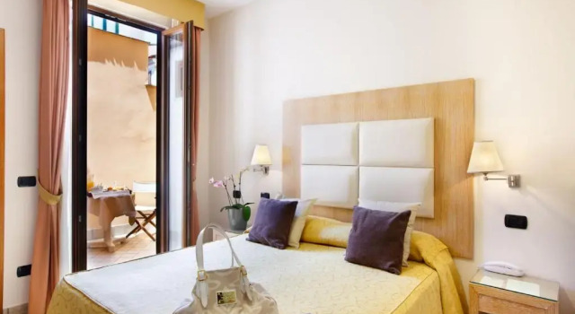 Трёхместный номер Hotel Sorrento City