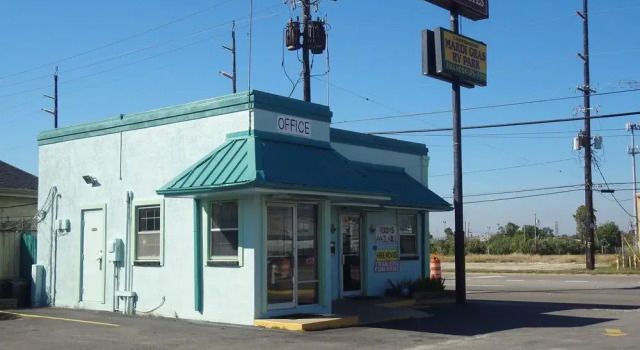 Nola Inn & Suites