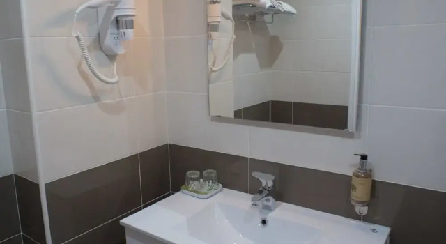 Четырёхместный семейный номер Standard Hotel Milton (ex Gis Hotel)