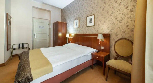 Standard Casal quarto varanda Hotel Raffaello Prague