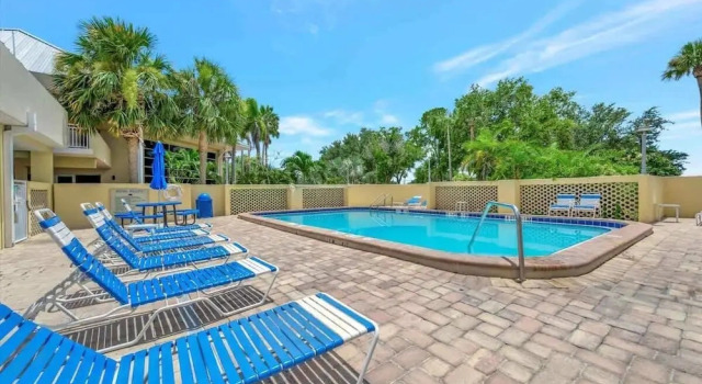 Коттедж Sunset Suite - Private Balcony Gym Pool