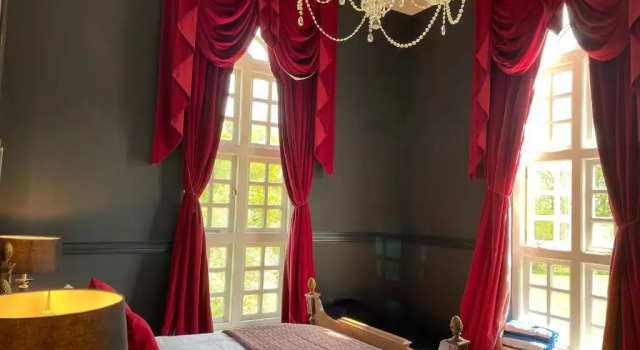 Eastwood Observatory: 12 bedrooms, swimming pool and tennis court, Забронировать Отель Отели Исторического графства Суссекса с бассейном, Бассейн
