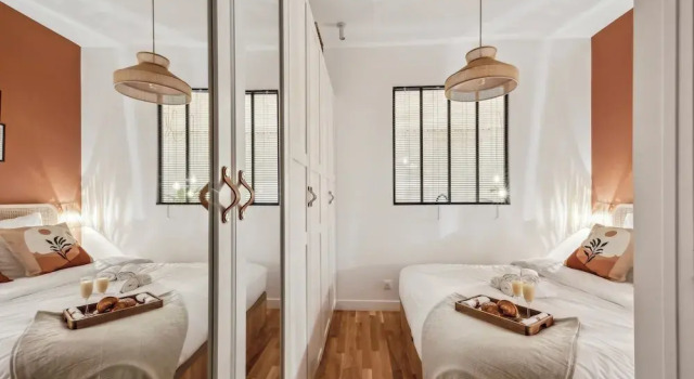 Chic 1BR by Hotel de Ville & The Louvre, Забронировать Отель Париж Иль-де-Франс, рядом с Станция метро Rambuteau