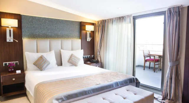 Двухместный номер Standard с балконом Grand Aras Hotel & Suites