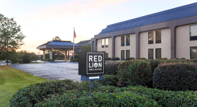 Red Lion Inn and Suites Hattiesburg, Забронировать Отель Отели Хаттисберг с бассейном, рядом с Merit Health Wesley, Бассейн