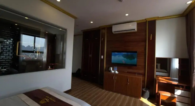 Четырёхместный номер Deluxe Golden Sea HaLong Hotel
