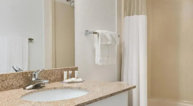 Номер Standard Days Inn by Wyndham Lethbridge