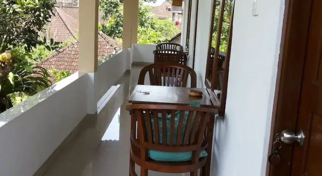 Двухместный номер Deluxe с балконом и с видом на сад Bens Homestay