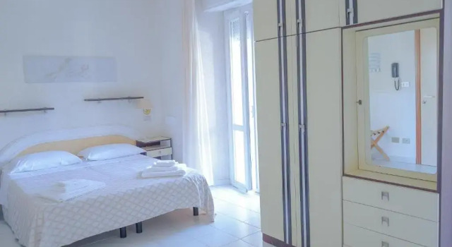 Четырёхместный номер Standard с видом на бассейн Hotel Continental