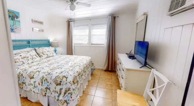 Island Dreams Cozy Cottage #4, Забронировать Дом для отпуска Сарасота Sarasota Area, рядом с Shell Beach
