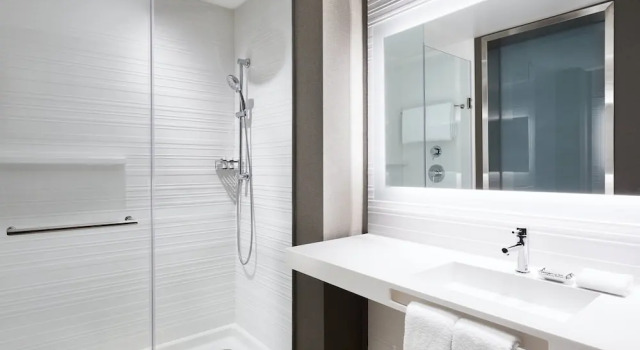 Четырёхместный номер Standard AC Hotel Portland Downtown-Waterfront, ME