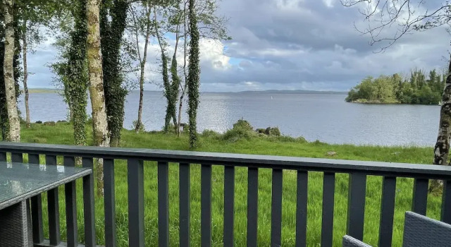 Номер Standard с видом на озеро Lusty Beg Island