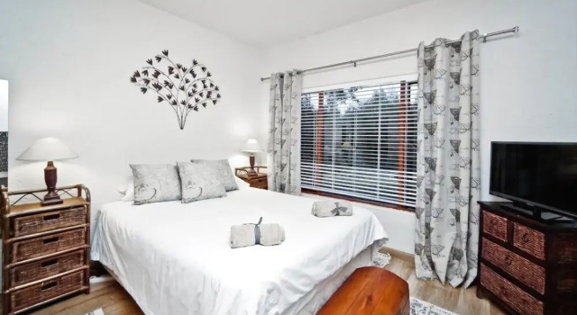 50 on Shepherd Boutique Guest House, Забронировать Гостевой дом Отели Йоханнесбург с парковкой, рядом с Ferndale Village Shopping Centre, Парковка