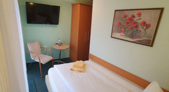 Одноместный номер Standard с балконом Hotel Elbpromenade