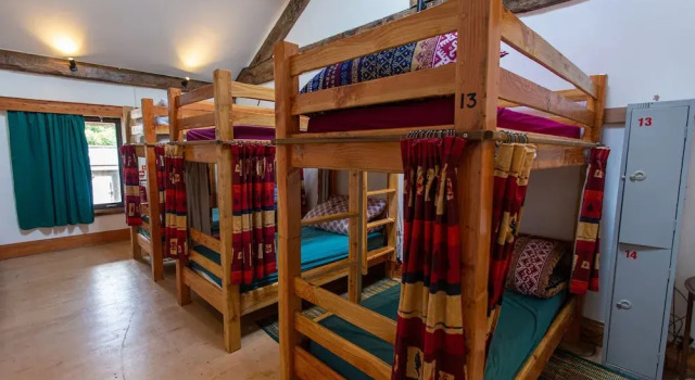 Holifield Farm Hostel, Book Landbrugsophold Helston Cornwall