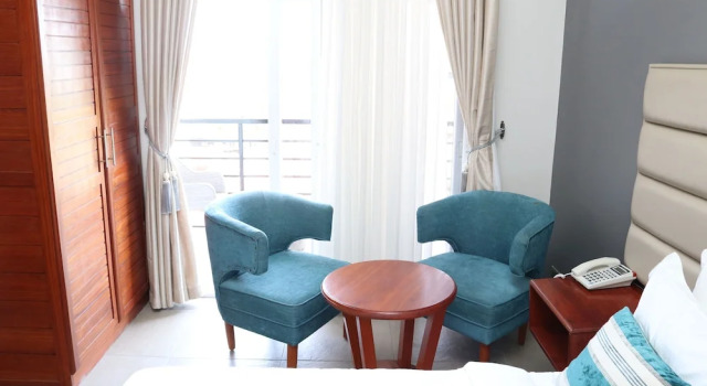 Номер Executive Meridian CA Hotel