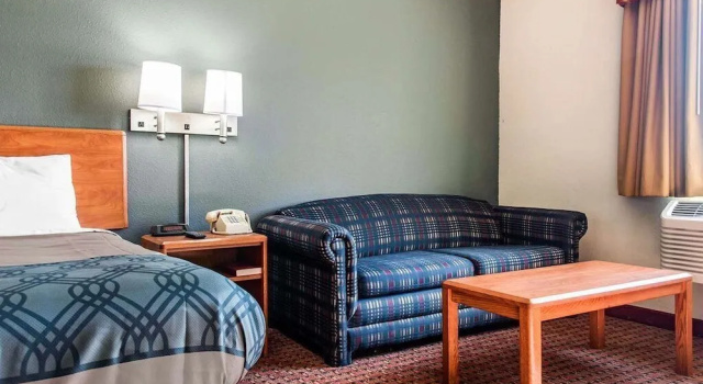 Номер Standard Travelers Lodge & Suites