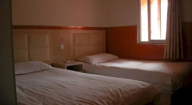 99 Inn Changping Stadium, Book Hotel Hoteller i Beijing Province med parkering, Parkering