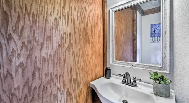 Коттедж Spacious Glen Rose Home on Paluxy Riverfront