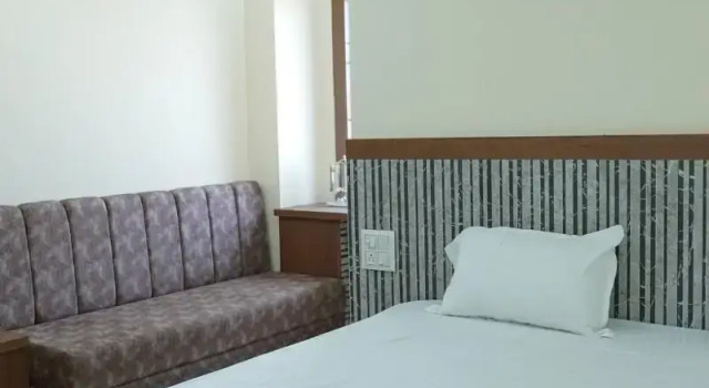 Номер Deluxe Hotel Amogh Palace By Mera Stay
