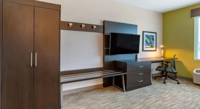 Четырёхместный номер Standard Holiday Inn Express & Suites - Phoenix Dwtn - State Capitol by IHG