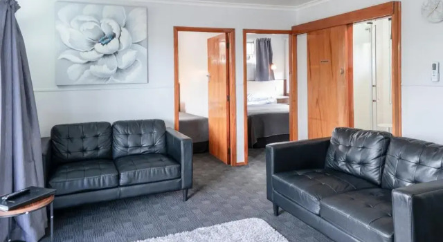 Четырёхместный номер Standard с 2 комнатами Dunrovin Motel