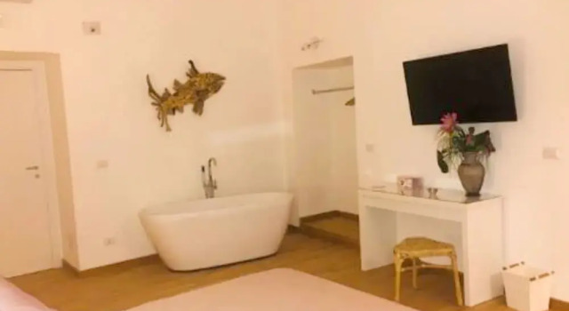 House With 5 Bedrooms in Napoli, With Wonderful sea View and Wifi, Book Vacation Home Villas in Naples, Villa
