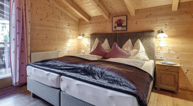 Chalets Almdorf Zillertal, Fugen, Rezervovat Chata Hotely v Tyrolsko s parkováním, Parkování