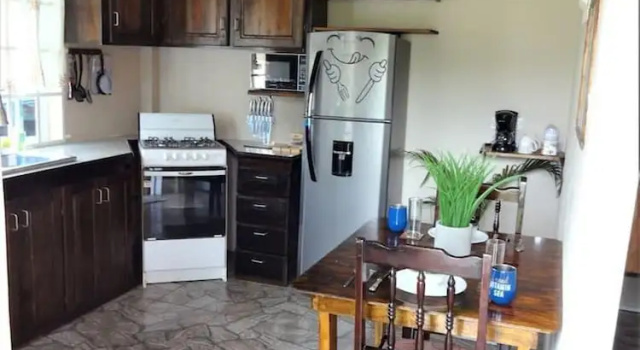Апартаменты с балконом Beautiful 1-bed Apartment in Saint George's