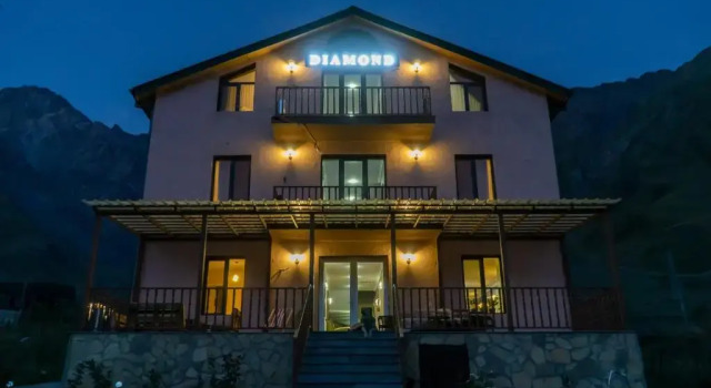 Guest House Diamond, Prenota Affittacamere Hotel a Mtkheta-Mtianeti con parcheggio, Parcheggio