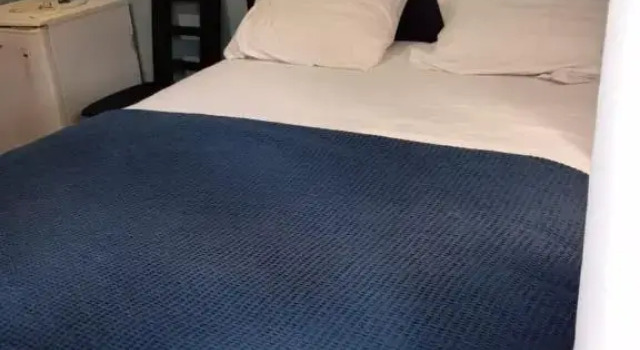Chambre Privée, Boek Hotel Douala Wouri