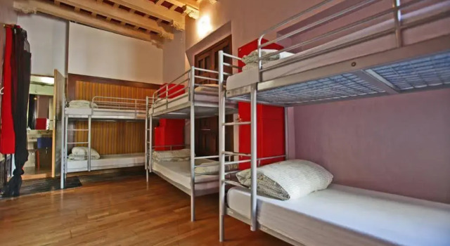 Traveler´s Inn Seville, Забронировать Отель Старый город Севилья, рядом с Альказар