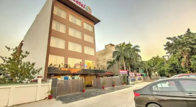 Hotel 91 Huda City Centre, Varaa Hotelli Gurgaon 