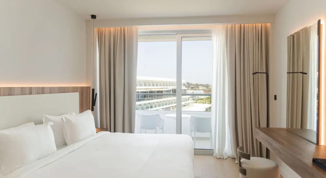 Семейный номер Standard с 2 комнатами с балконом и с видом на город Grecian Sands Hotel