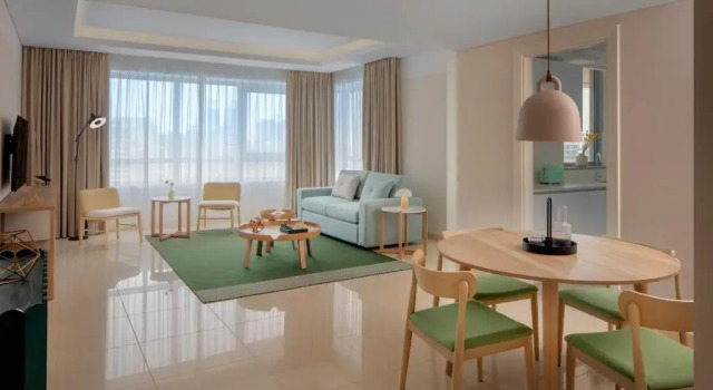 Двухместный люкс c 1 комнатой с видом на город Staybridge Suites Dubai Internet City by IHG