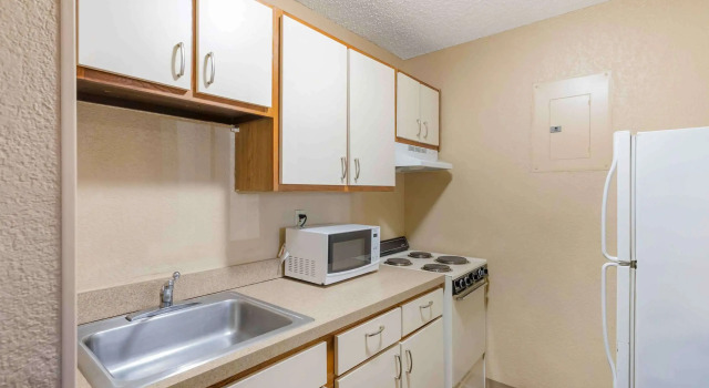 Четырёхместная студия Deluxe Extended Stay America Suites - Wichita - East