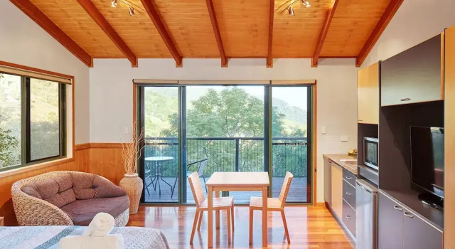 Студия Standard с балконом и с видом на горы Dayboro Cottages