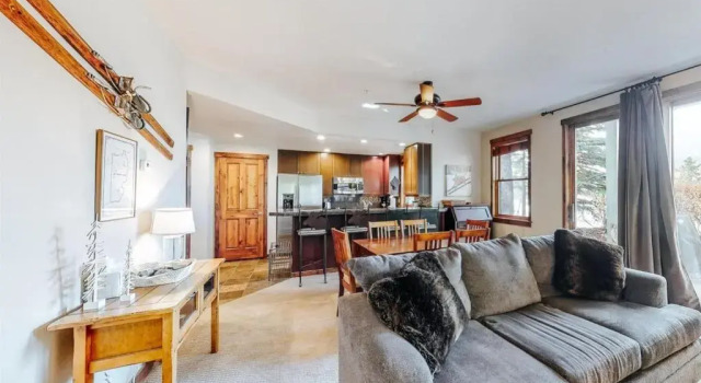 Номер Standard Perfectly Placed 2 Bedroom Vacation Rental in Historic Downtown Breckenridge With Access to Hot Tub and Pool