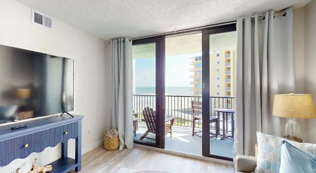 Апартаменты 1BR Stylish Condo w/ Ocean Views, Pool