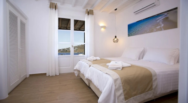 Люкс Superior Seethrough Mykonos Suites