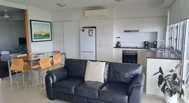 Апартаменты с 3 комнатами с балконом и с видом на воду Oshen Holiday Apartments Yeppoon