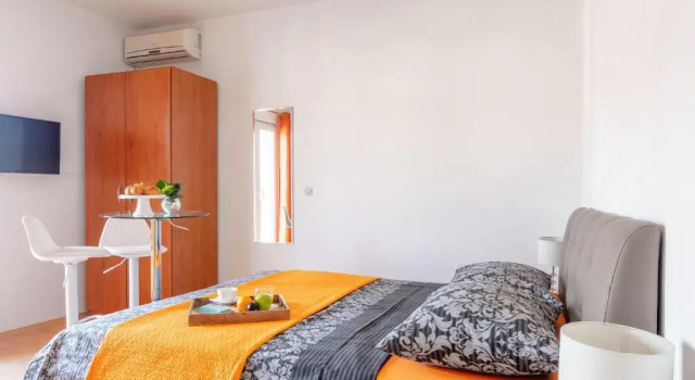 Студия с балконом и с видом на море Apartments Dobrila