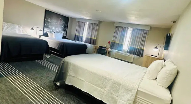 Шестиместный номер Standard Super 8 by Wyndham Warrenton