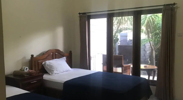 Swastika Inn, Забронировать Отель Отели Лембонган с парковкой, рядом с Пляж Нуса Лембонган, Парковка