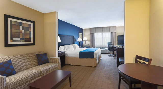 Люкс Holiday Inn Express Hotel & Suites Fort Pierce West by IHG