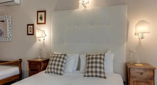 Четырёхместный номер Superior B&B Borgo Medievale San Quirico d'Orcia