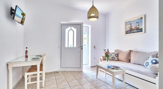Апартаменты Цокольный этаж с балконом Solon Apartments Near Beach